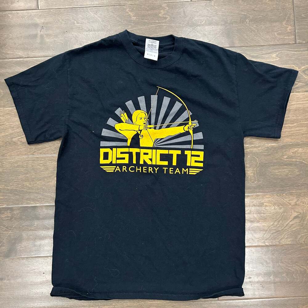 The Hunger Games Katniss Everdeen in District 12‎ Seal Black T-Shirt